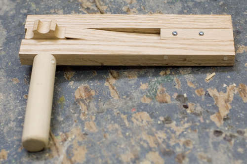 wooden ratchet noise-maker