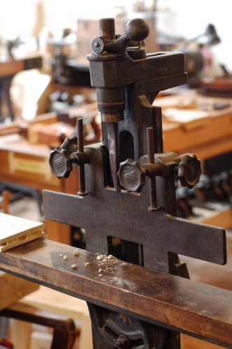 Foot-powered mortising machine