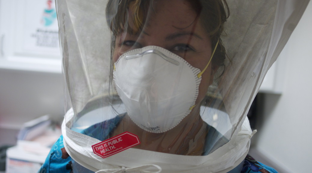 "Fit Testing the N95 Mask" by AlamosaCounty PublicHealth is licensed under CC BY 2.0