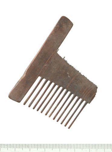 Bone comb found at Curtain Theatre, (C) MOLA